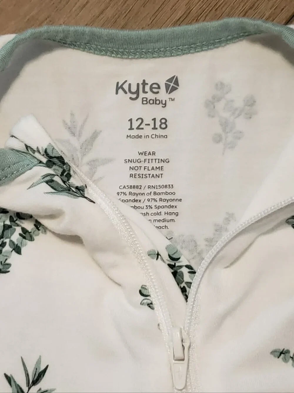 Kyte Baby Eucalyptus Zippered Romper Size 12-18 Months